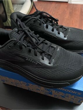 Brooks Men’s Ghost Max 2 Size 8